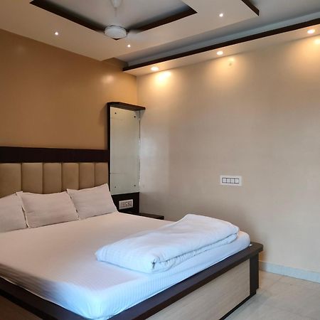 Hotel Binapani Deluxe 1 Тарапит Екстериор снимка