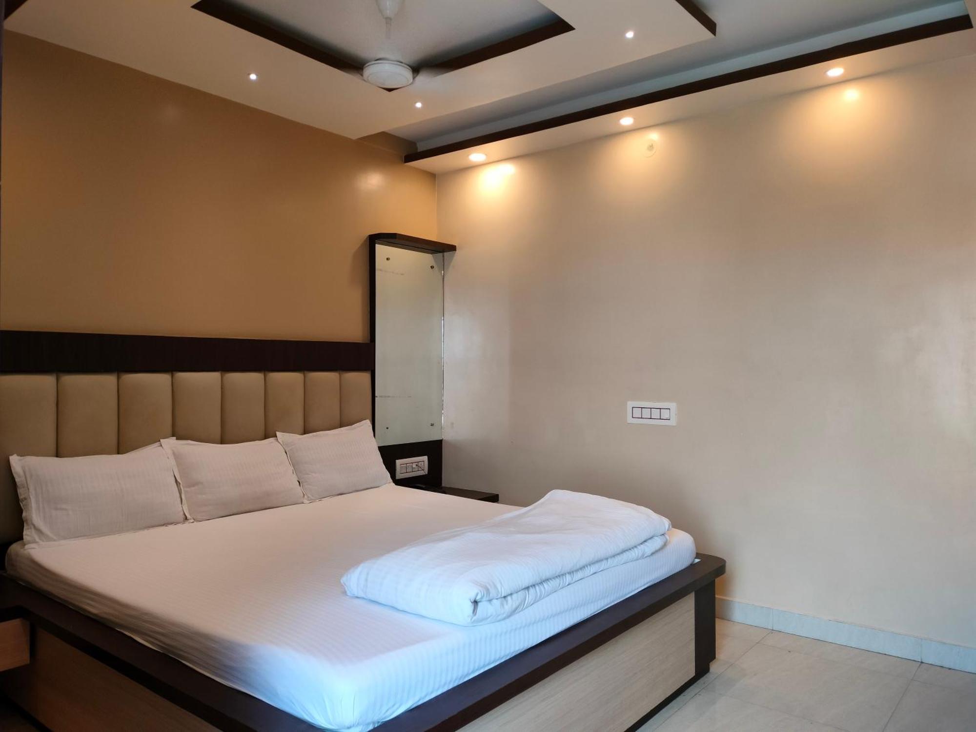 Hotel Binapani Deluxe 1 Тарапит Екстериор снимка