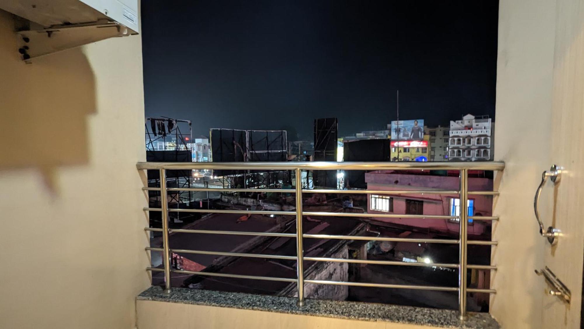 Hotel Binapani Deluxe 1 Тарапит Екстериор снимка