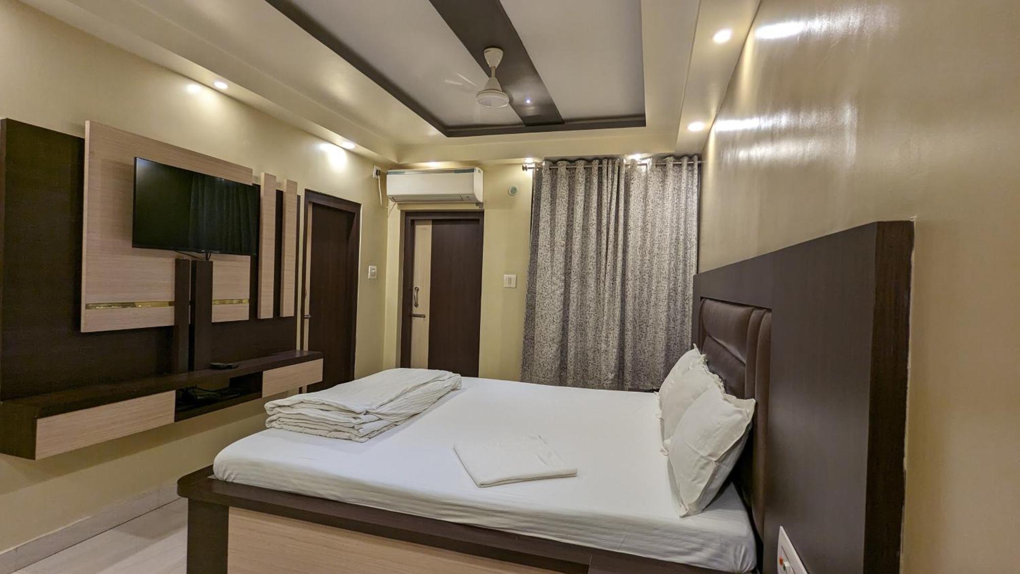 Hotel Binapani Deluxe 1 Тарапит Екстериор снимка
