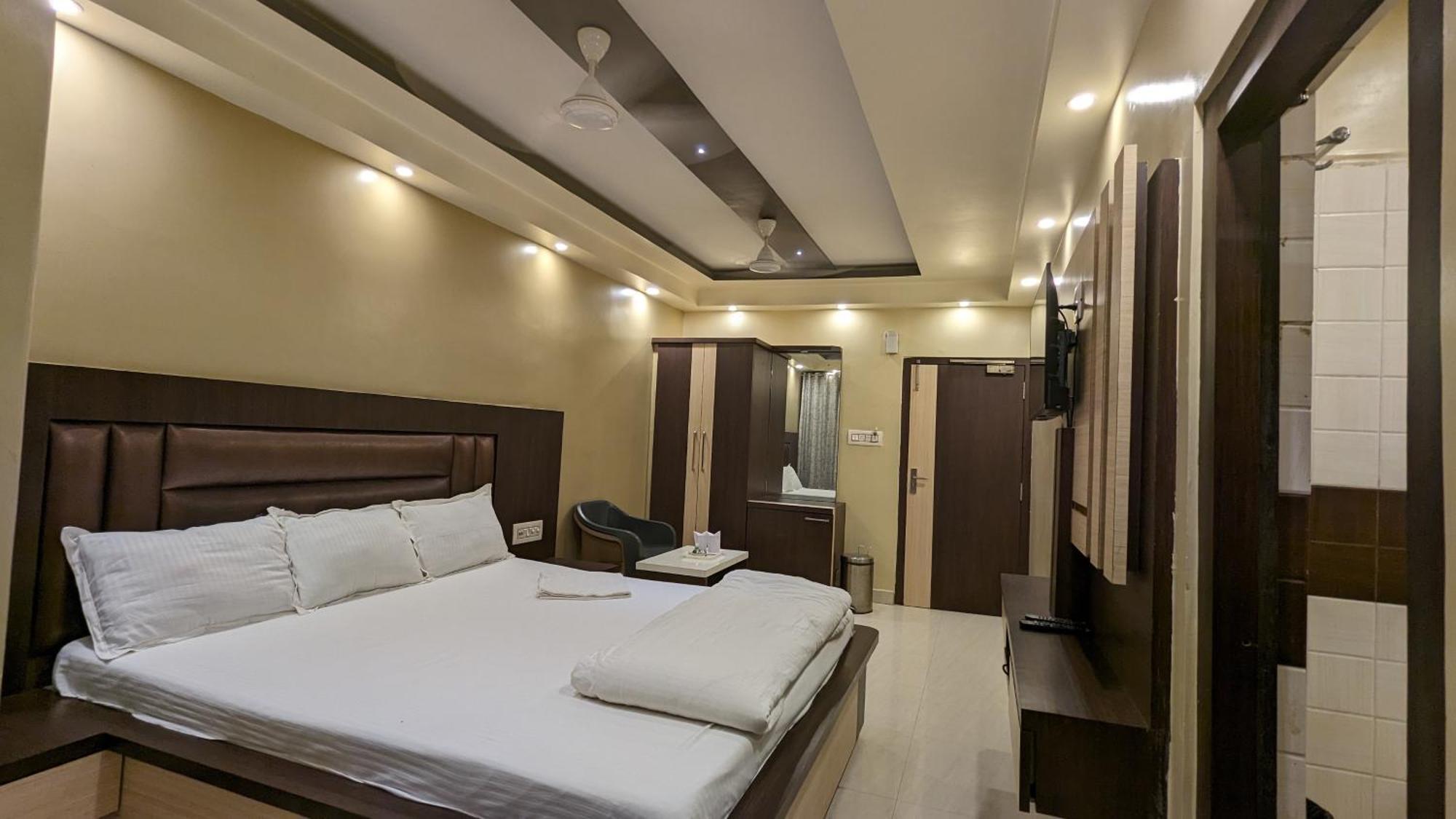 Hotel Binapani Deluxe 1 Тарапит Екстериор снимка