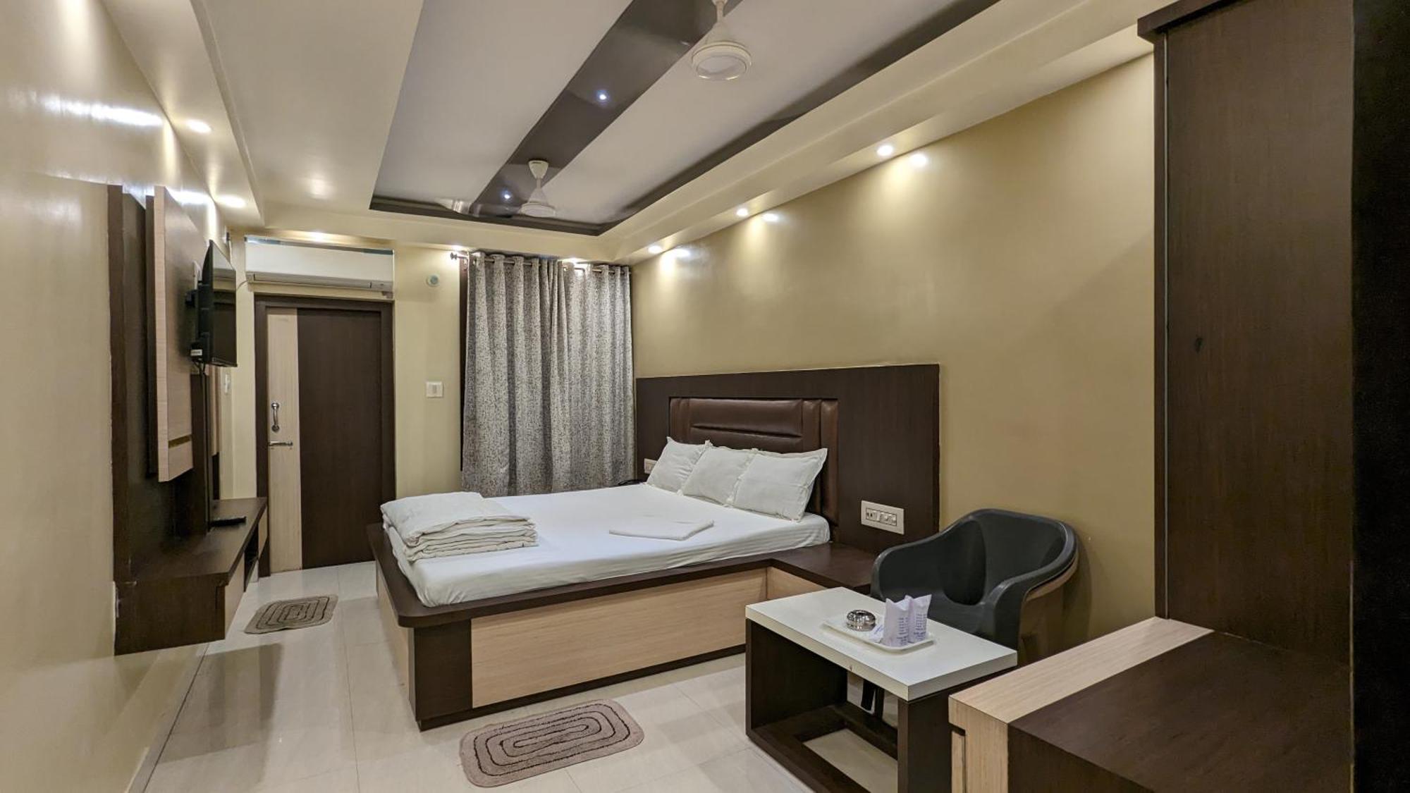Hotel Binapani Deluxe 1 Тарапит Екстериор снимка
