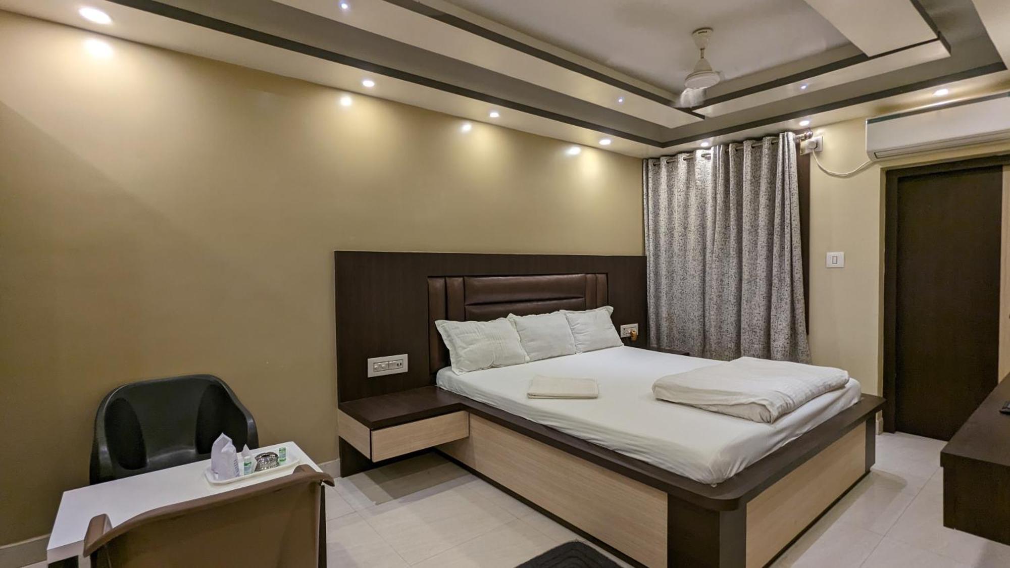 Hotel Binapani Deluxe 1 Тарапит Екстериор снимка